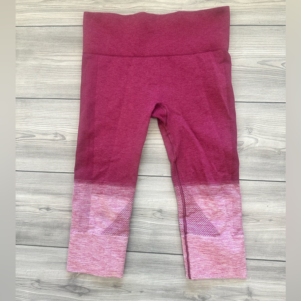 Lululemon Seamlessly Street Crop leggings size 6
